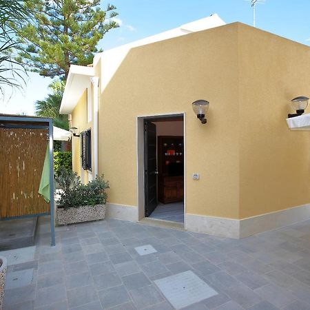 Re Sole La Dependance - Casa Vacanza V E N E R E Avola Exterior foto