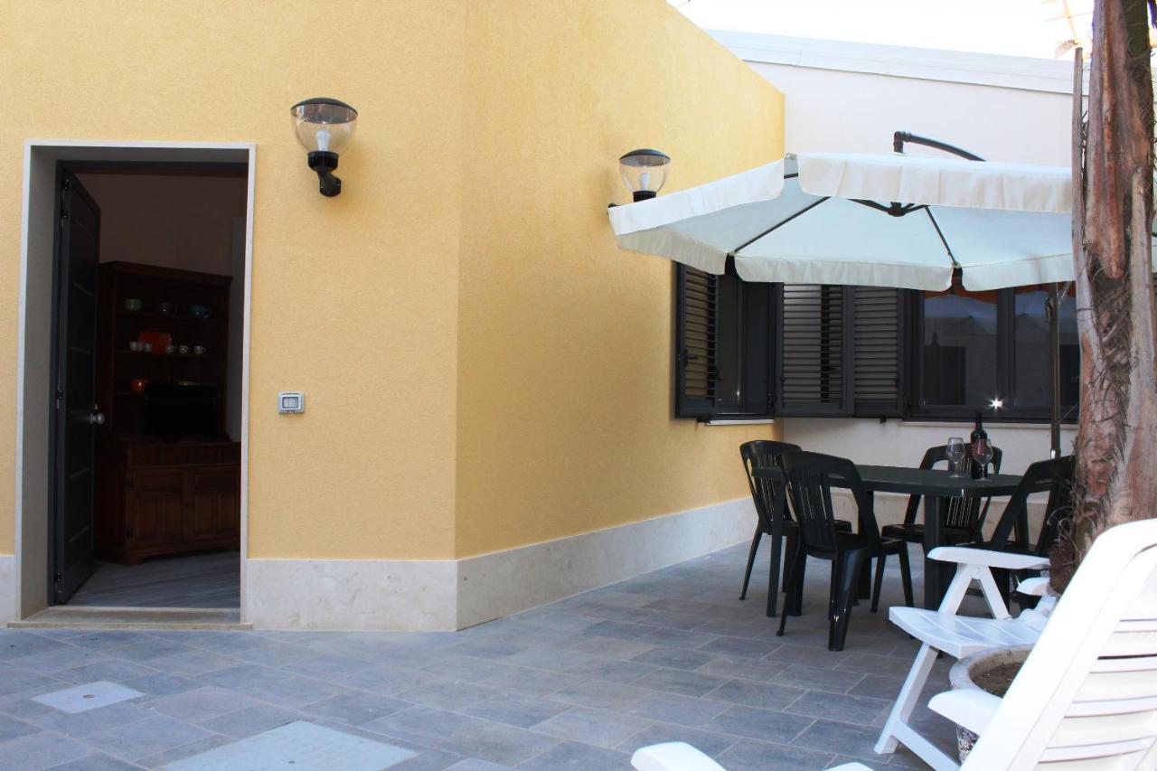 Re Sole La Dependance - Casa Vacanza V E N E R E Avola Exterior foto